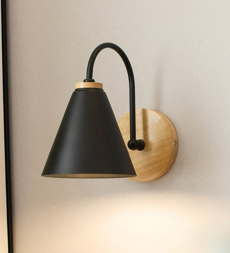 Ivan – Moderne Holz-Wandlampe
