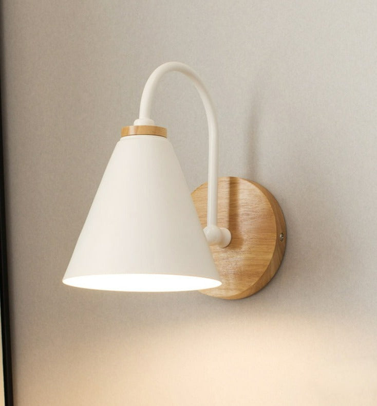Ivan – Moderne Holz-Wandlampe