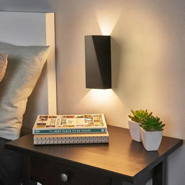 Moderne geometrische LED-Wandlampe