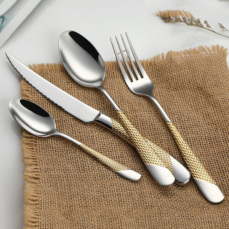 Moderne Silberbesteck-Set mit Strukturgriffen
