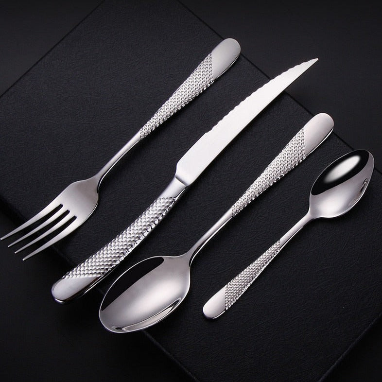 Moderne Silberbesteck-Set mit Strukturgriffen
