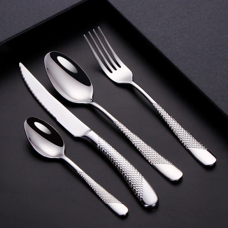 Moderne Silberbesteck-Set mit Strukturgriffen