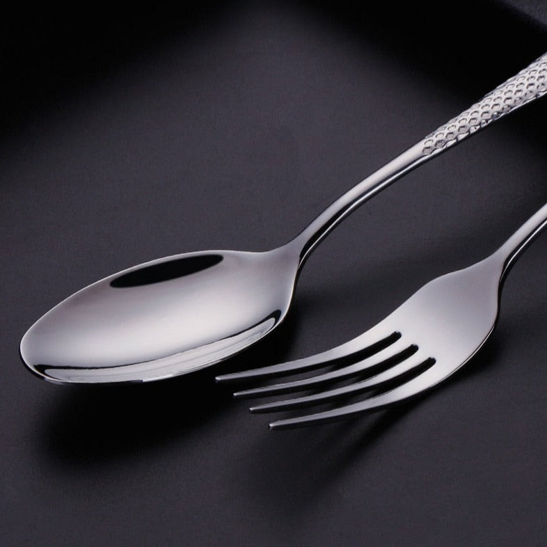 Moderne Silberbesteck-Set mit Strukturgriffen