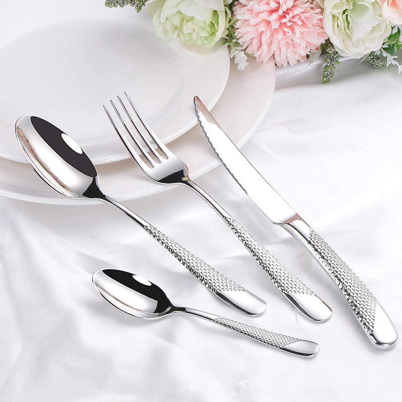 Moderne Silberbesteck-Set mit Strukturgriffen