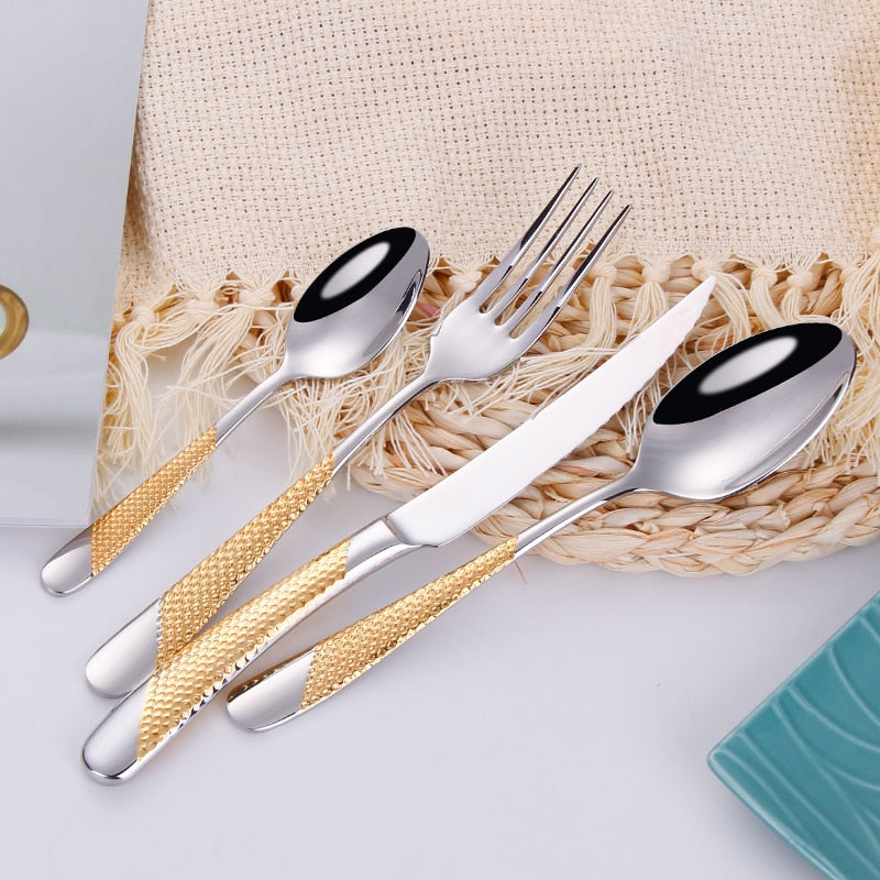 Moderne Silberbesteck-Set mit Strukturgriffen