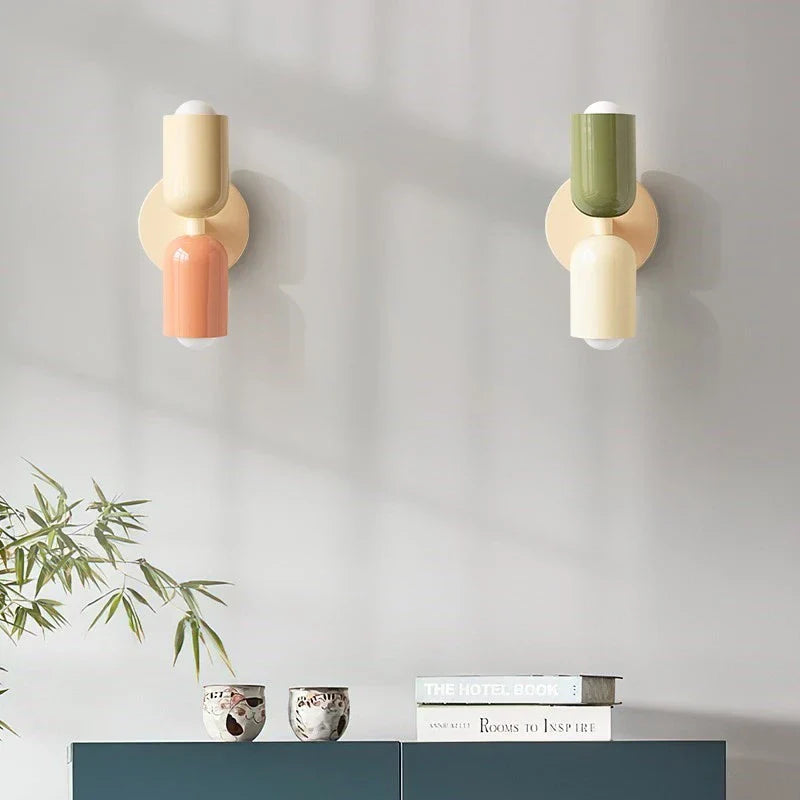 Bunte Minimalistische Zwei-Birnen-Wandlampe