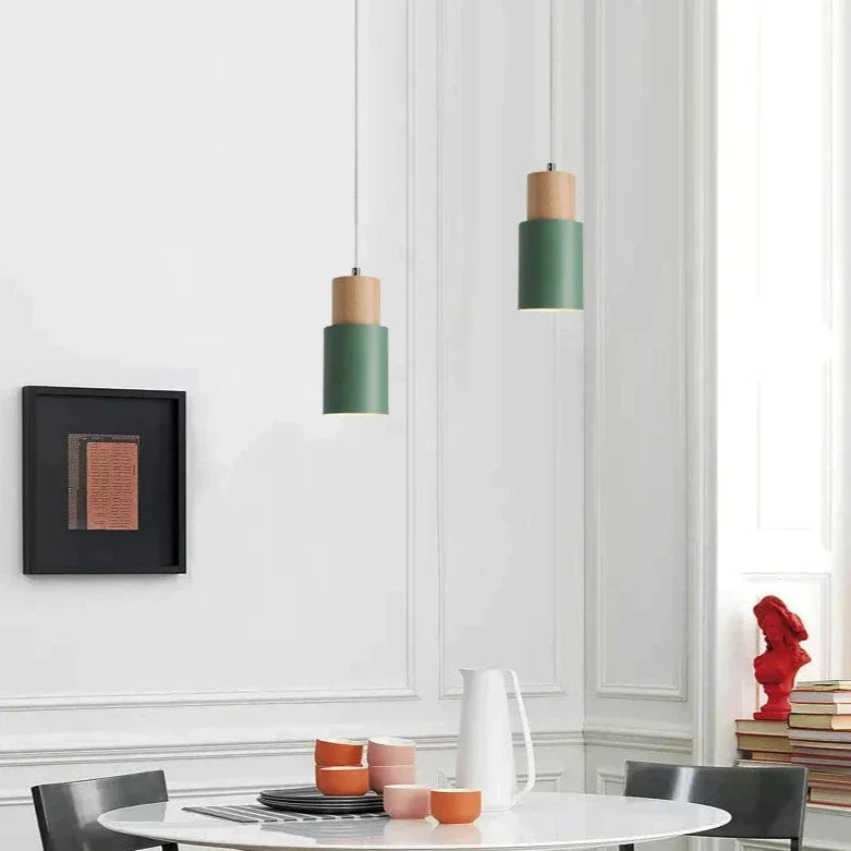 Bunte Nordische Pendelleuchte mit Holzbasis