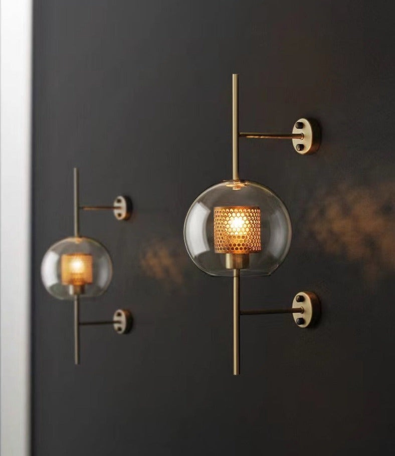 Adriel - Moderne Honigwaben-Messing & Glas Wandleuchte