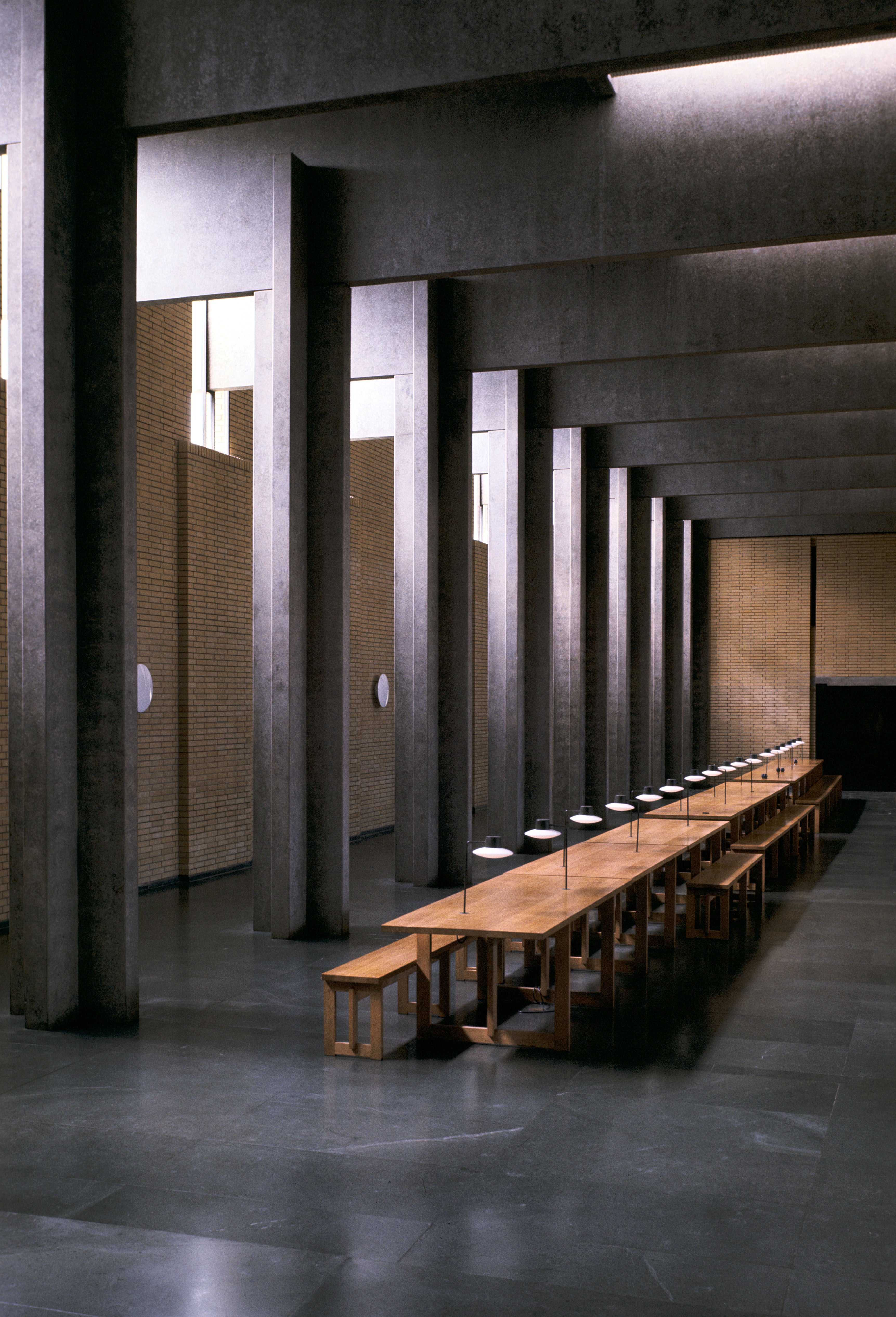 AJ Oxford Table Lamp