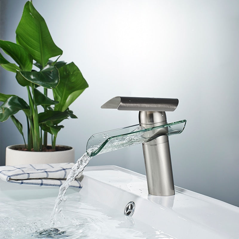 Moderne Glas-Wasserfallarmatur