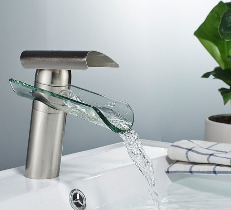 Moderne Glas-Wasserfallarmatur