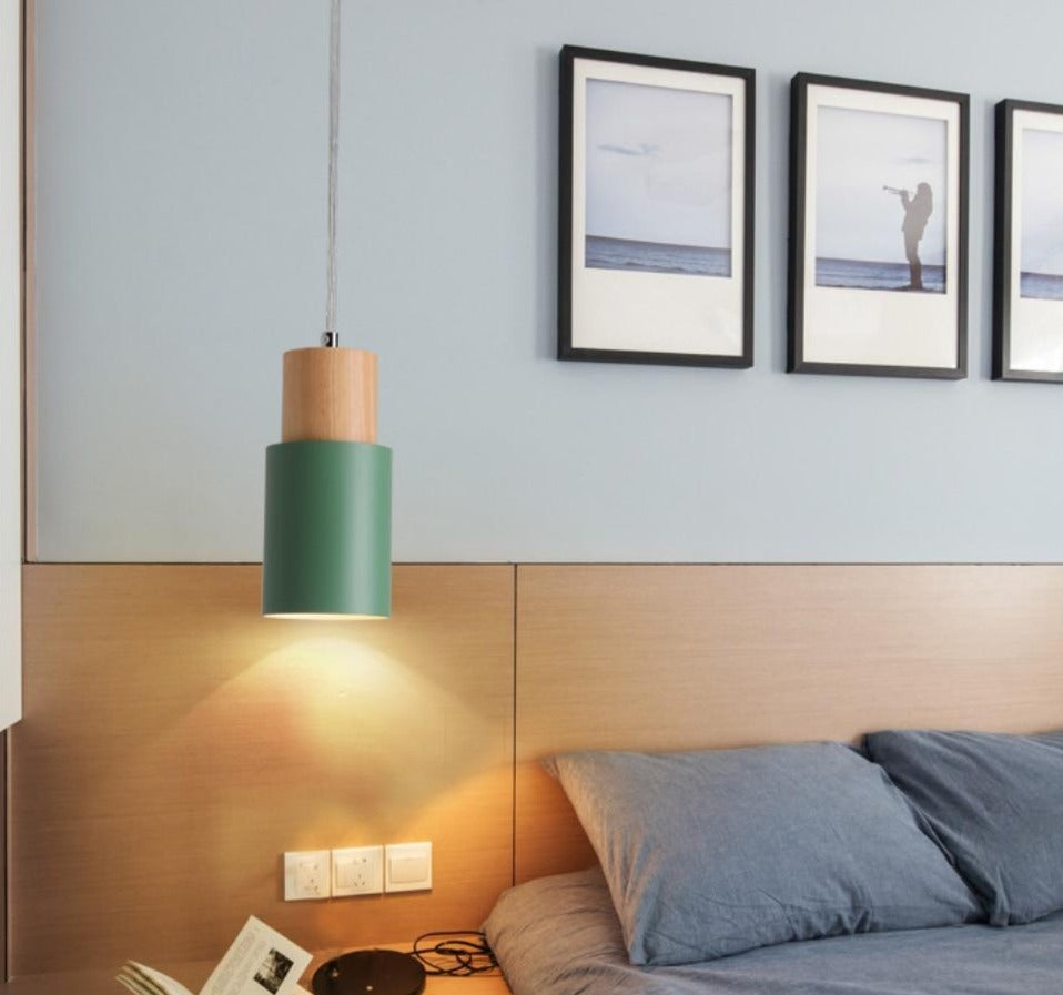 Bunte Nordische Pendelleuchte mit Holzbasis