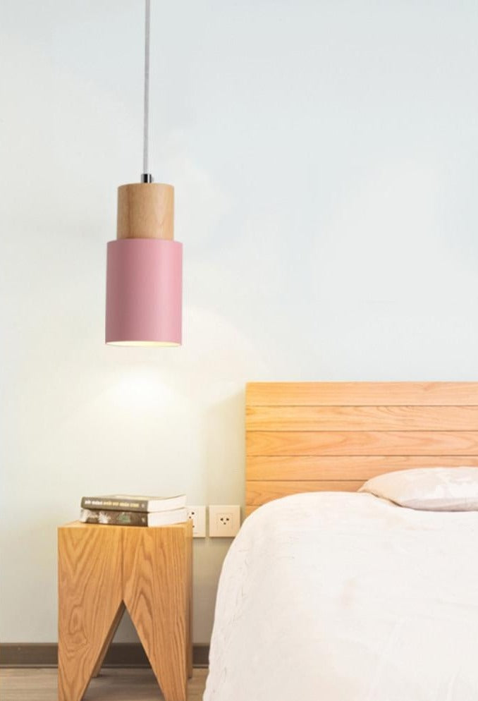 Bunte Nordische Pendelleuchte mit Holzbasis