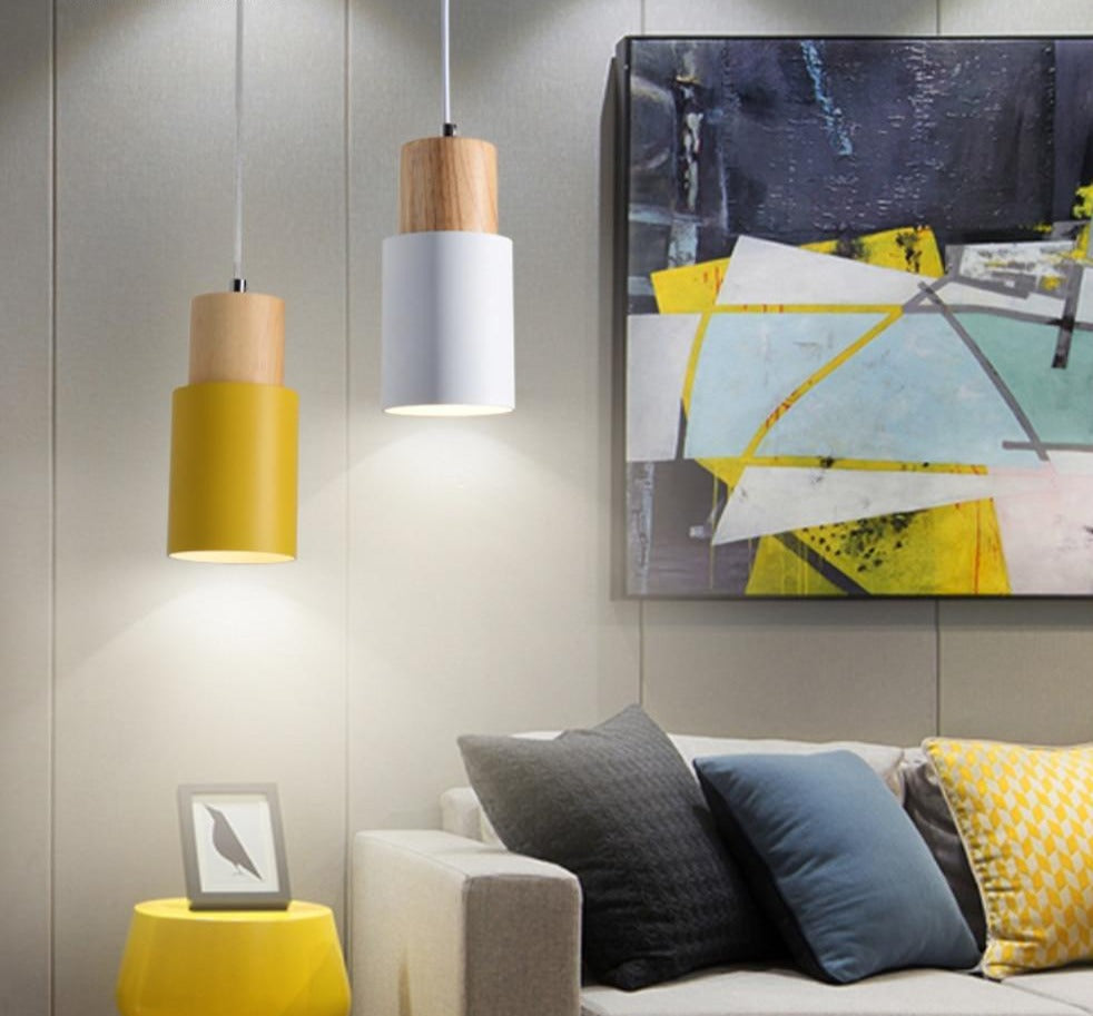 Bunte Nordische Pendelleuchte mit Holzbasis