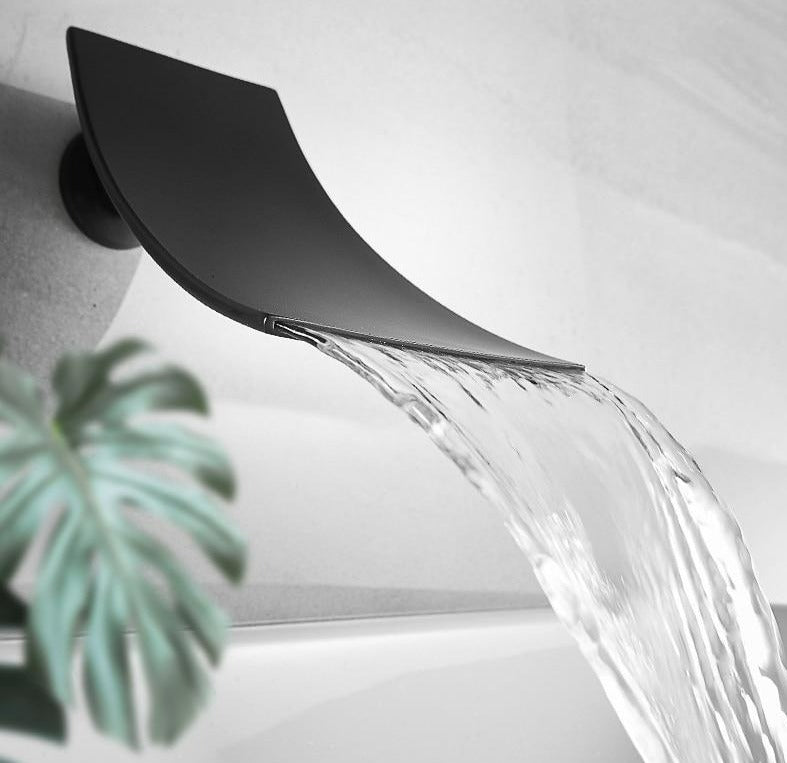 Wandmontierte Gebogene Wasserfallarmatur