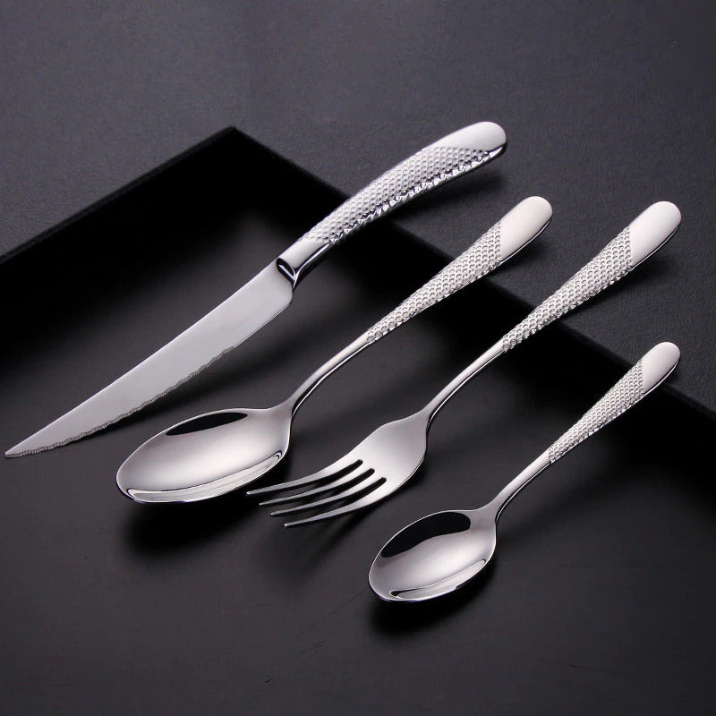 Moderne Silberbesteck-Set mit Strukturgriffen