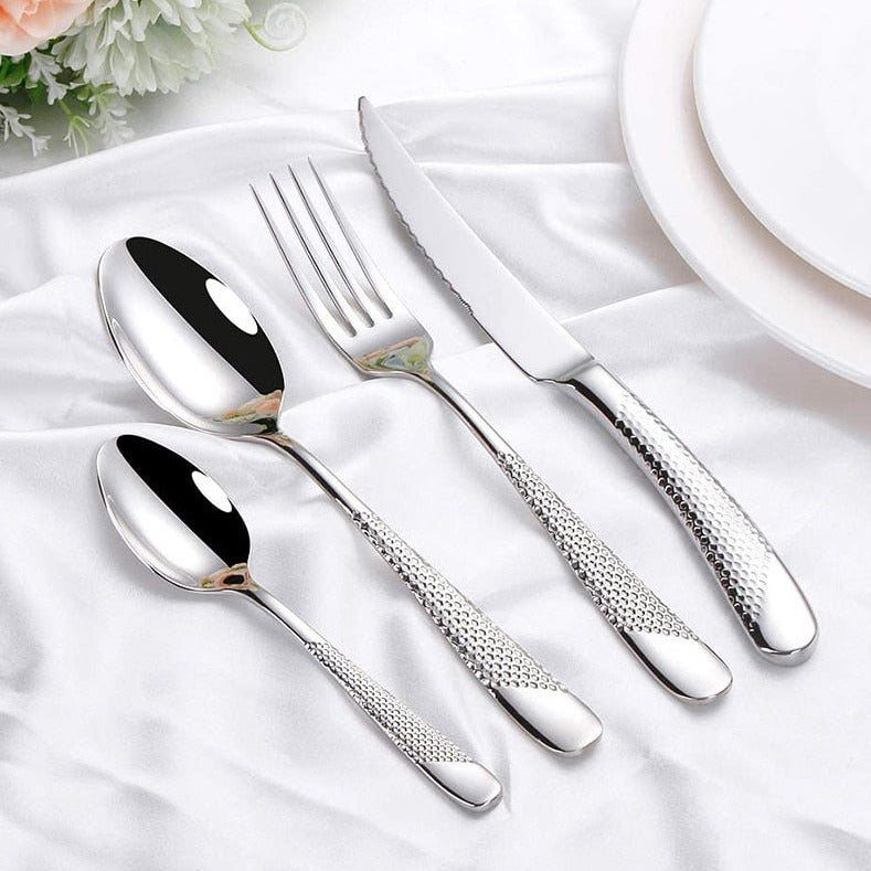 Moderne Silberbesteck-Set mit Strukturgriffen
