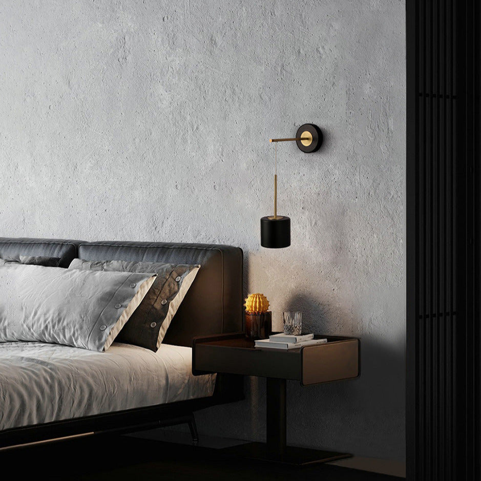 Corbin - Moderne Wandlampe mit schwarzen und Messing-Akzenten