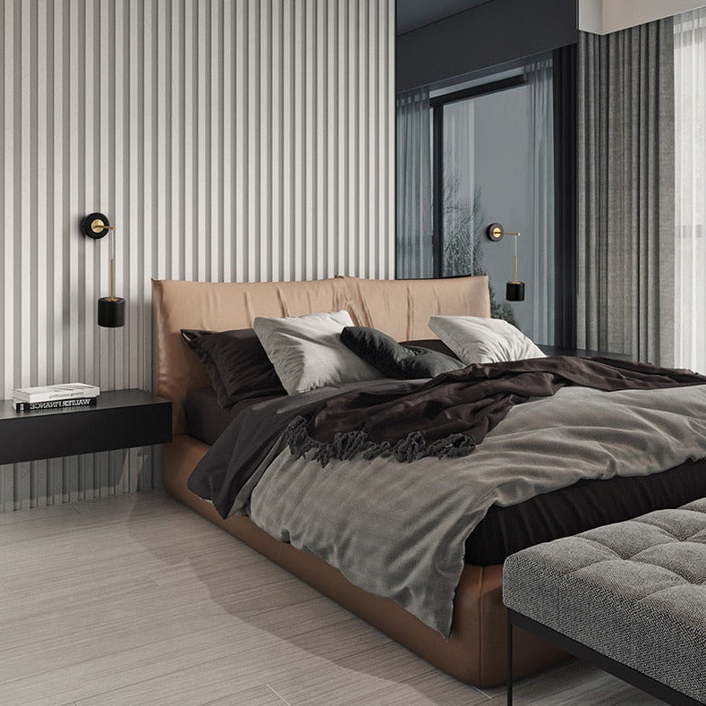 Corbin - Moderne Wandlampe mit schwarzen und Messing-Akzenten