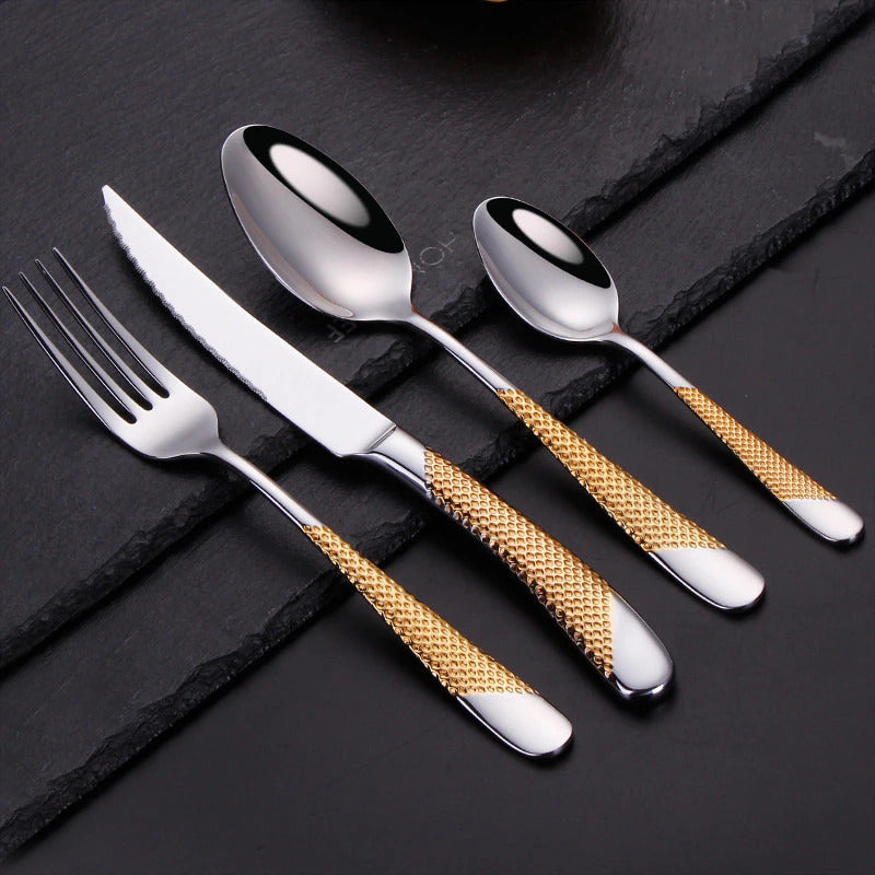Moderne Silberbesteck-Set mit Strukturgriffen