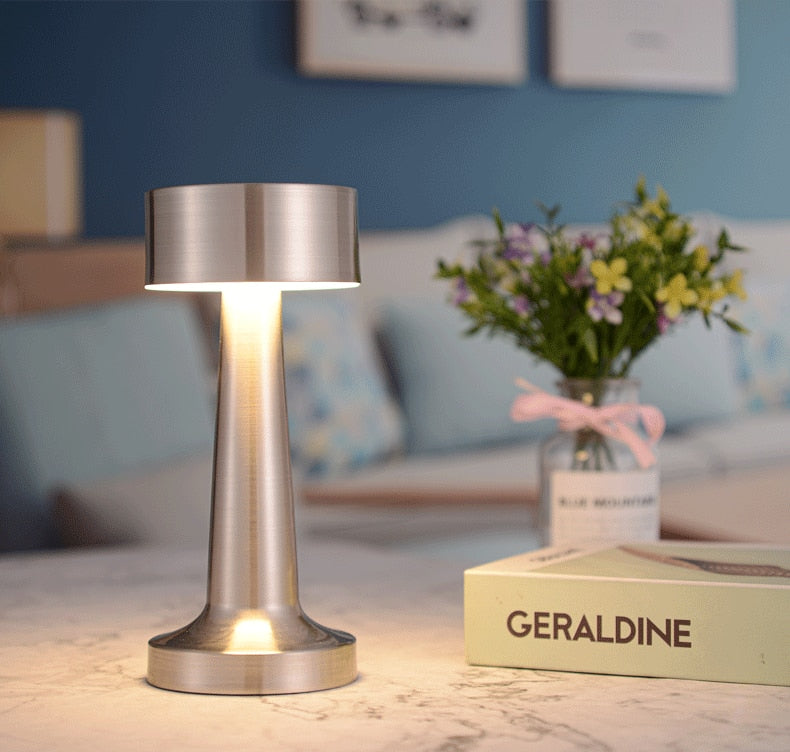 Moderne LED Tischlampe