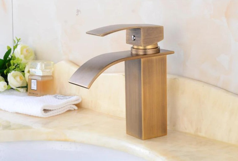 Antike Wasserfallarmatur