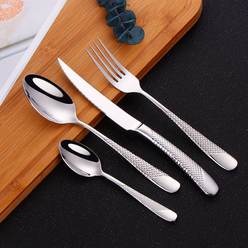 Moderne Silberbesteck-Set mit Strukturgriffen