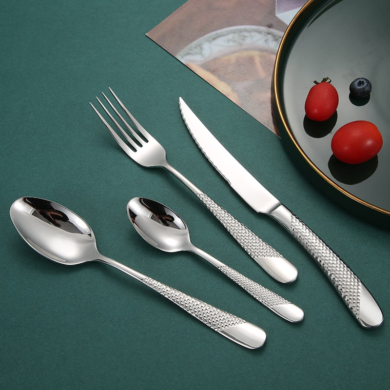 Moderne Silberbesteck-Set mit Strukturgriffen