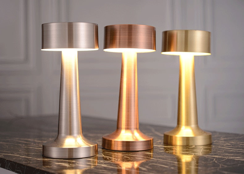 Moderne LED Tischlampe