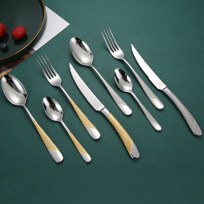 Moderne Silberbesteck-Set mit Strukturgriffen