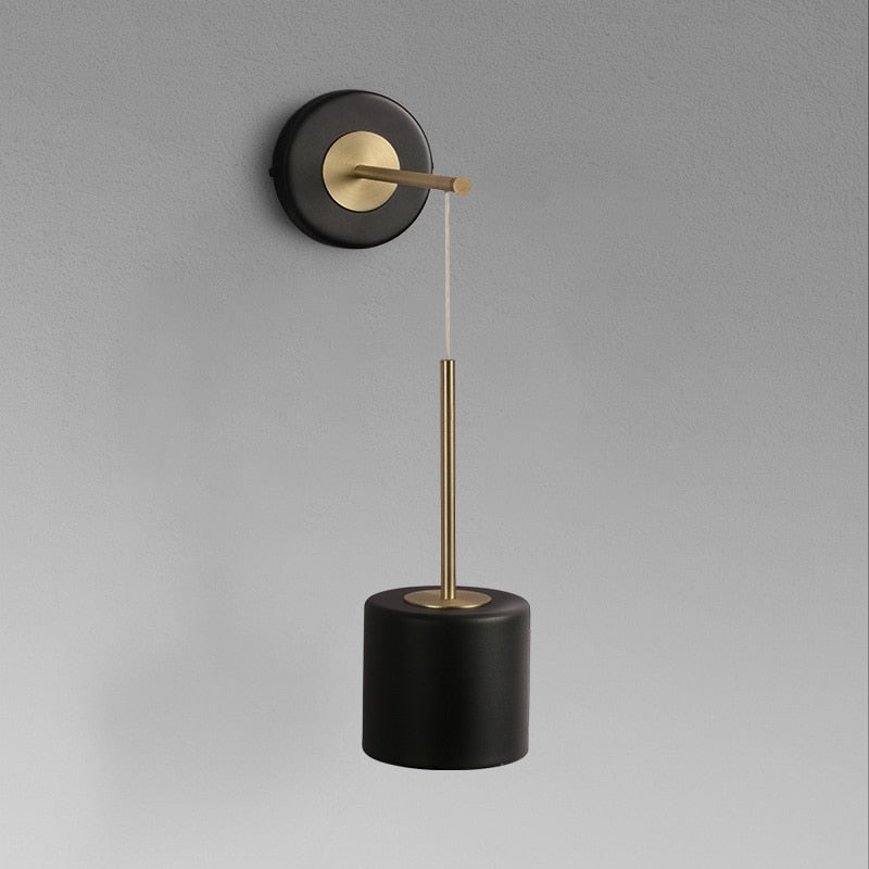 Corbin - Moderne Wandlampe mit schwarzen und Messing-Akzenten