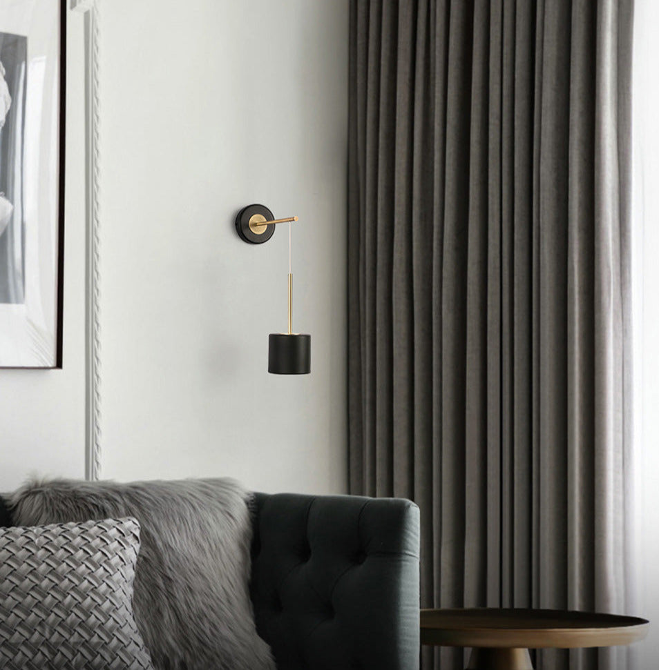 Corbin - Moderne Wandlampe mit schwarzen und Messing-Akzenten