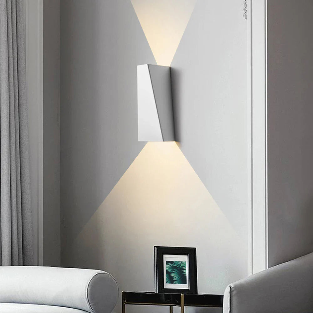 Moderne geometrische LED-Wandlampe