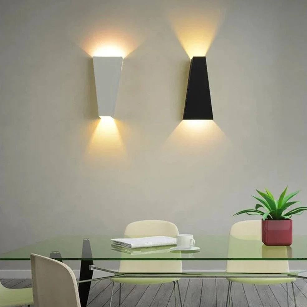 Moderne geometrische LED-Wandlampe