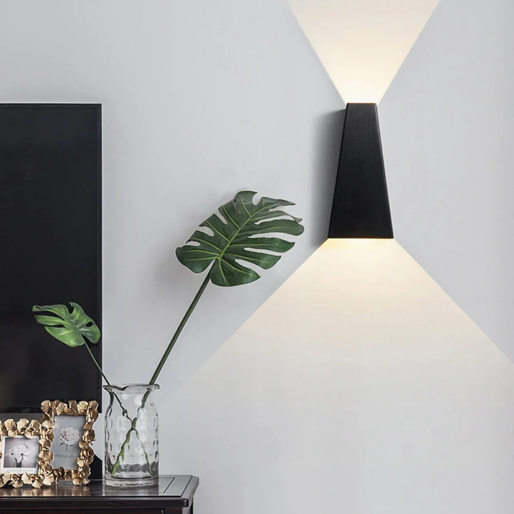 Moderne geometrische LED-Wandlampe