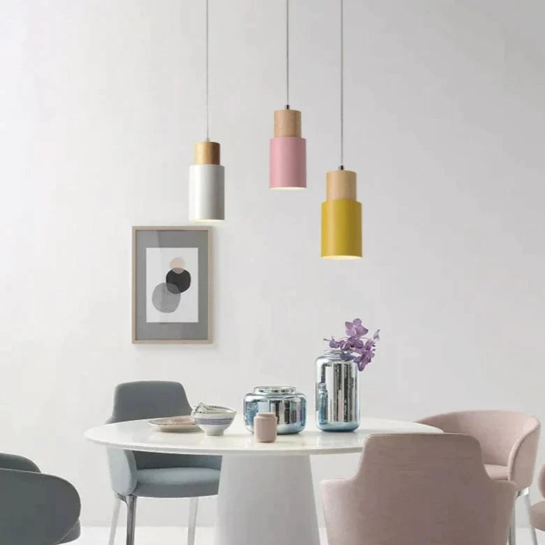 Bunte Nordische Pendelleuchte mit Holzbasis