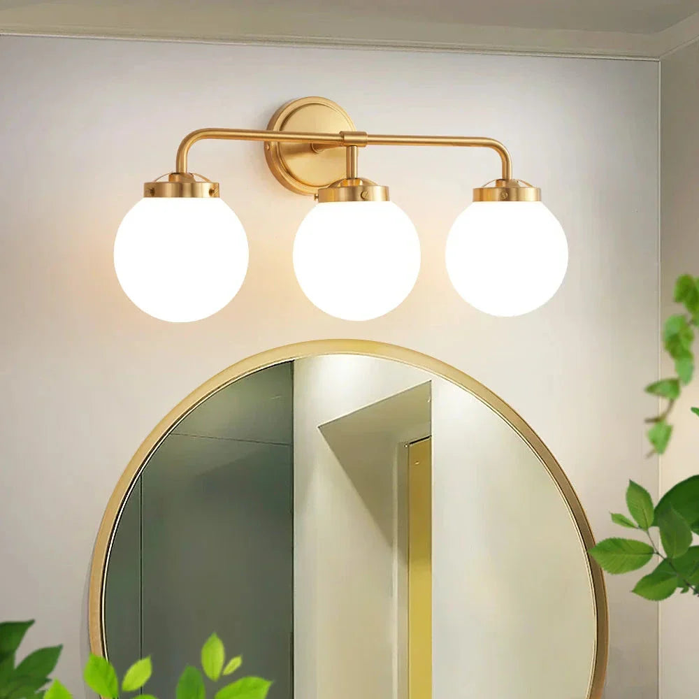 Moderne Drei-Birnen Mattglas-Wandlampe
