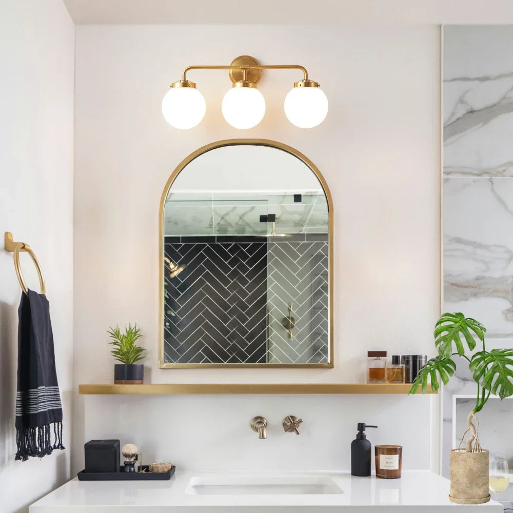 Moderne Drei-Birnen Mattglas-Wandlampe
