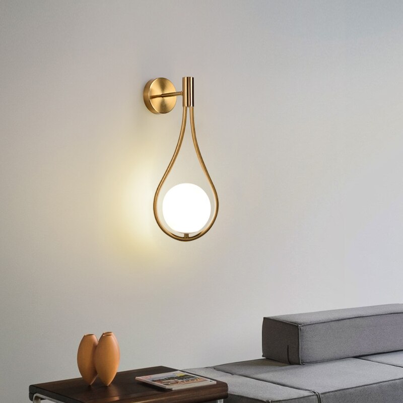 Nordische Mattglas-Globus-Wandlampe