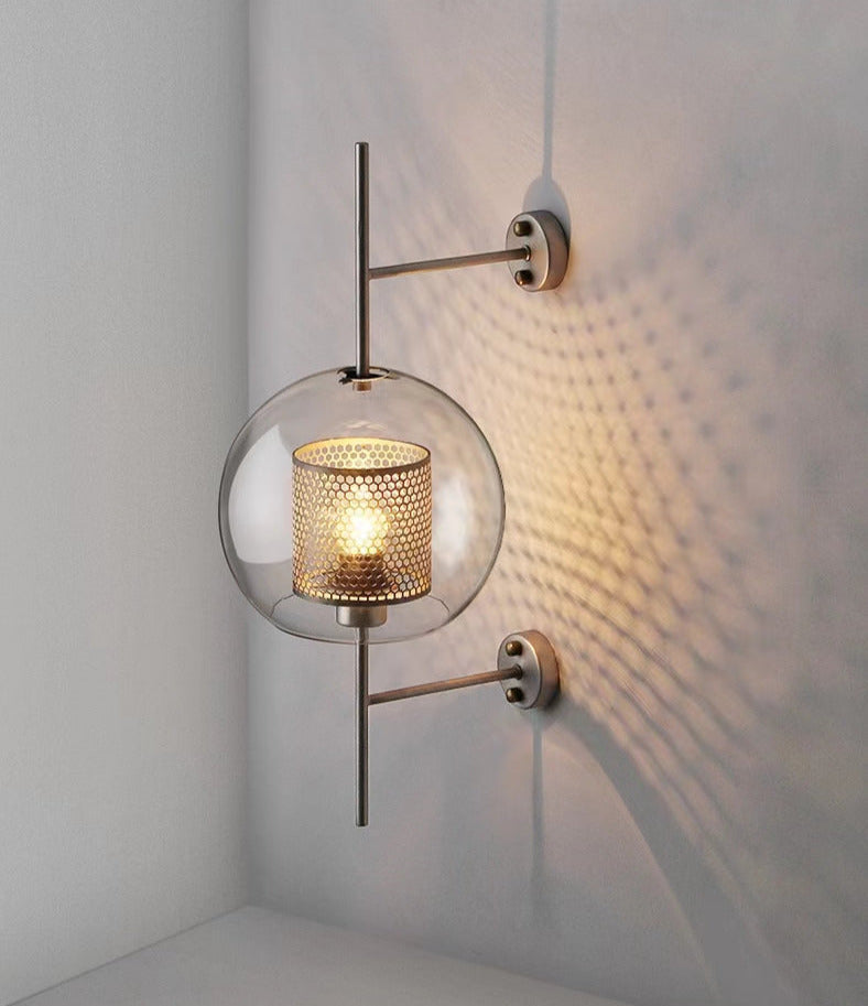 Adriel - Moderne Honigwaben-Messing & Glas Wandleuchte