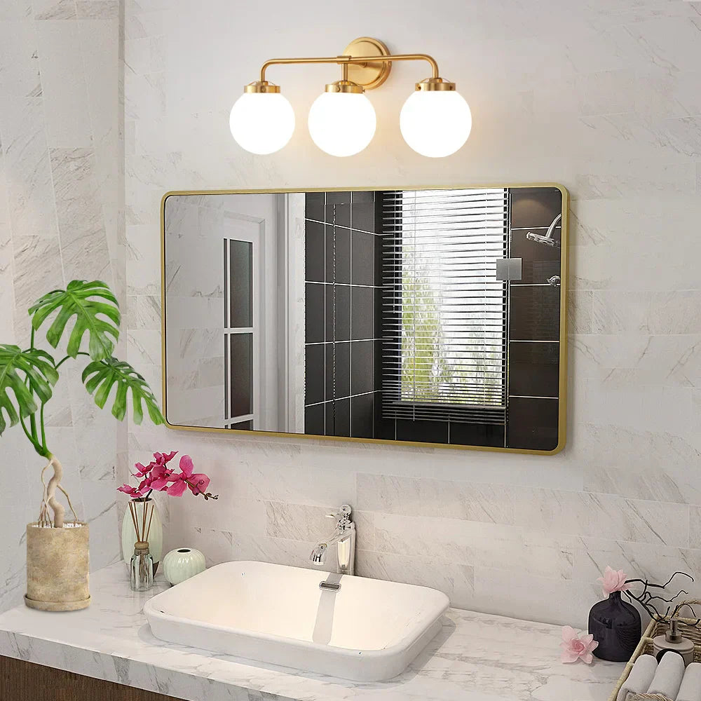 Moderne Drei-Birnen Mattglas-Wandlampe