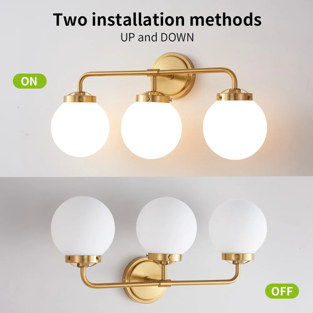 Moderne Drei-Birnen Mattglas-Wandlampe