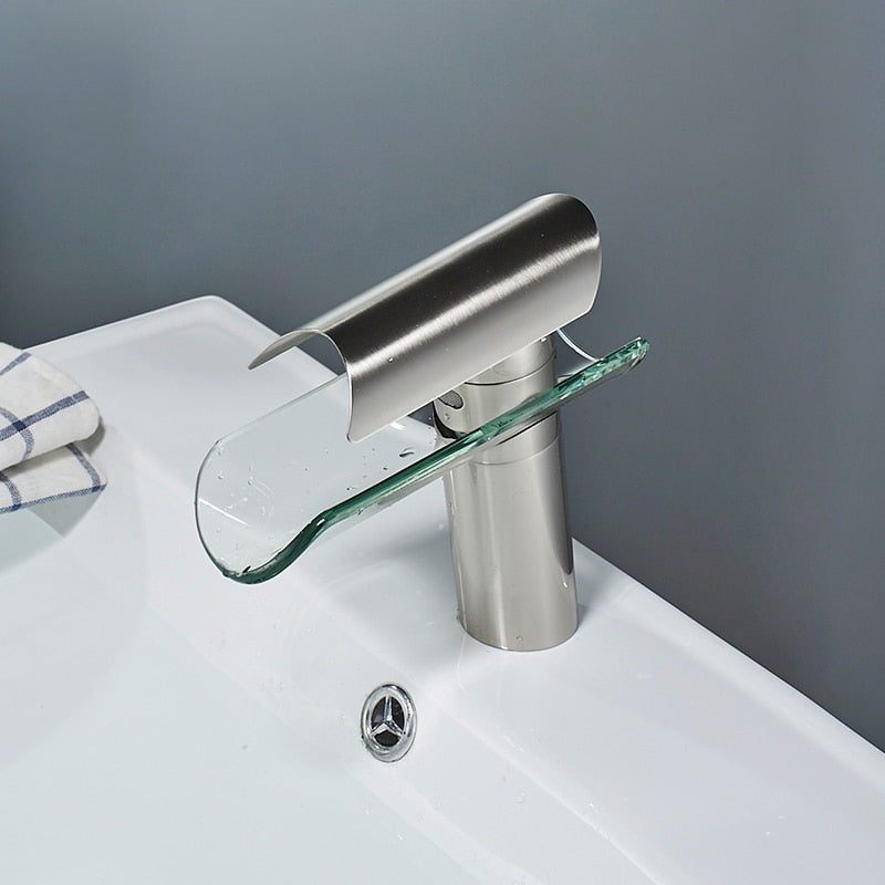 Moderne Glas-Wasserfallarmatur