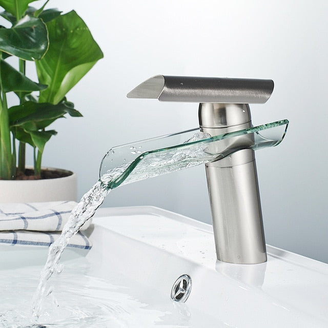 Moderne Glas-Wasserfallarmatur