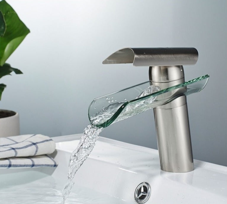 Moderne Glas-Wasserfallarmatur