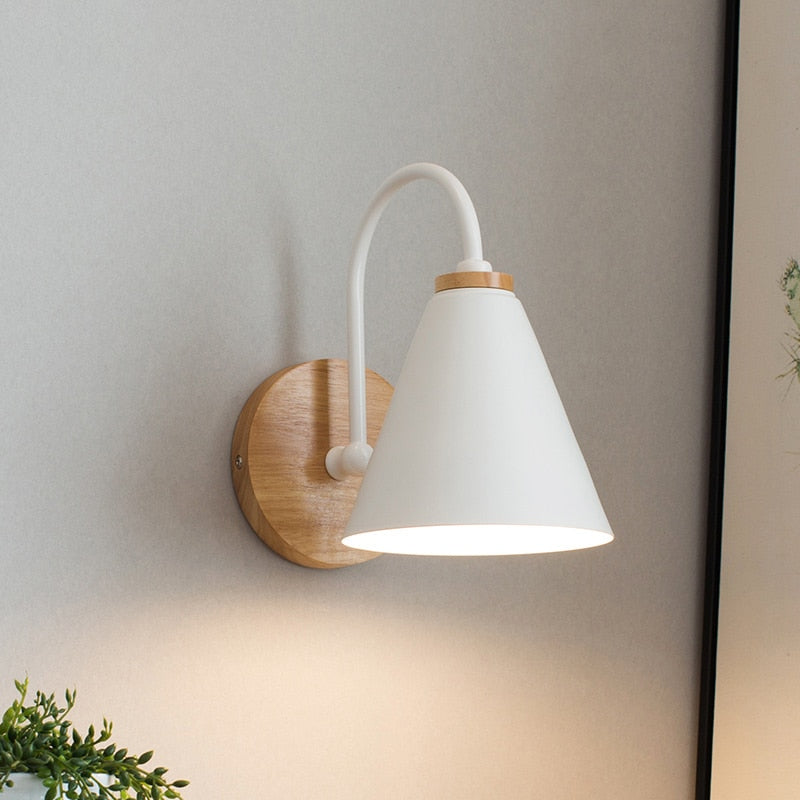 Ivan – Moderne Holz-Wandlampe
