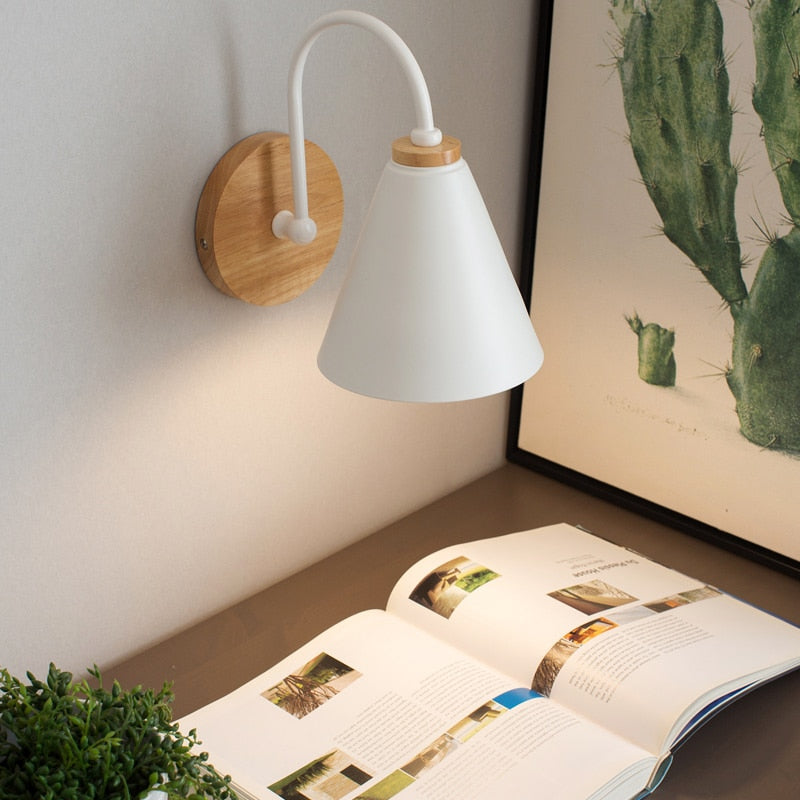 Ivan – Moderne Holz-Wandlampe