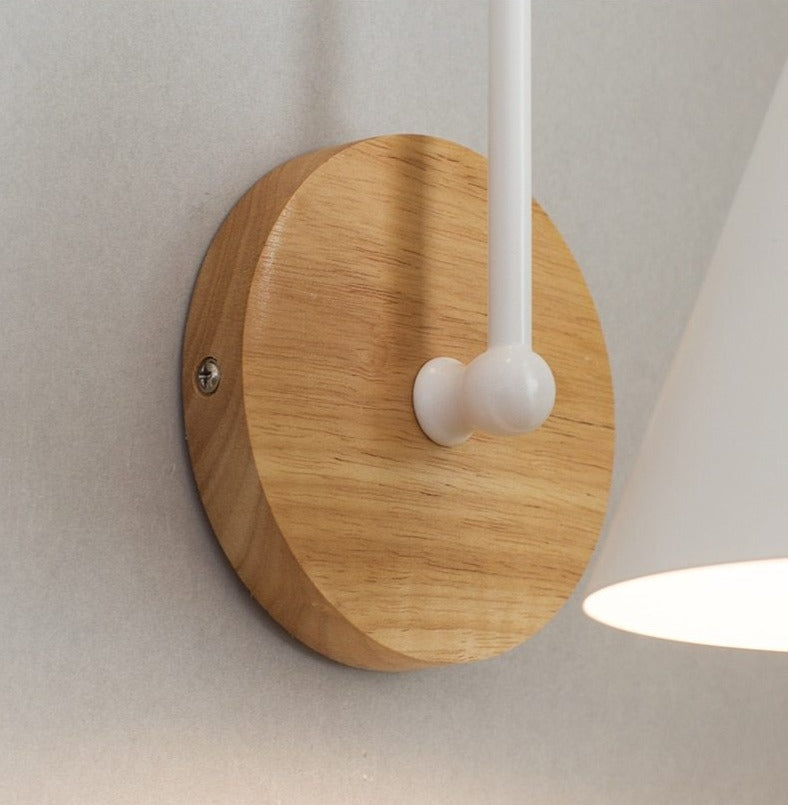 Ivan – Moderne Holz-Wandlampe