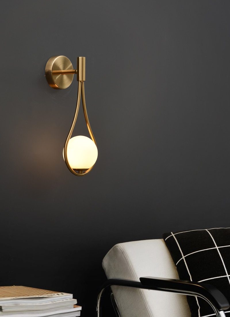 Nordische Mattglas-Globus-Wandlampe