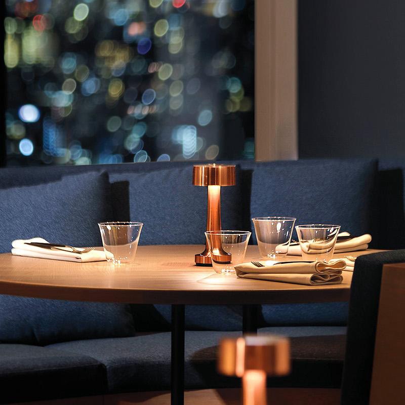Moderne LED Tischlampe